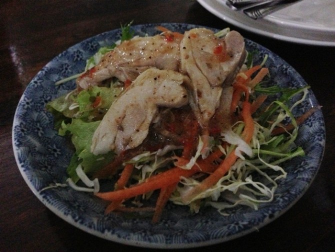 タイ料理 チキンサラダ
